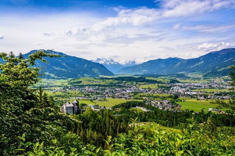 Ausblick von der Einsiedelei auf das Schloss Lichtenberg