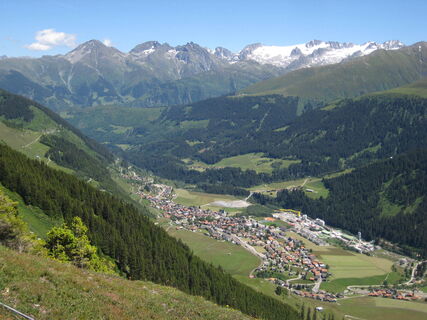Aussicht auf Sedrun von der Alp Caschlé