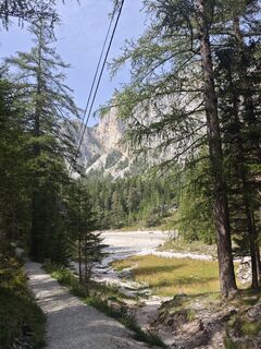 Fotografija s spletne strani Katona Ferk Mariann na poti