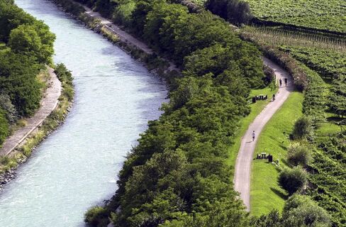 Der Radweg entlang dem Fluss Sarca