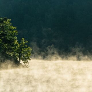 aufsteigender Nebel auf dem Hohenwarte Stausee