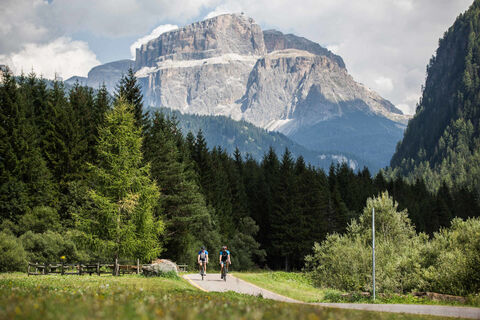 Rad- und Fußweg der Dolomiten ©Archivio APT Val di Fassa