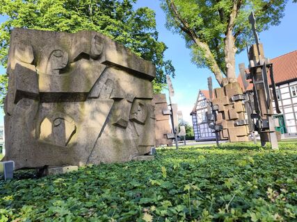Mahnmal im Schlossgarten Hövelhof