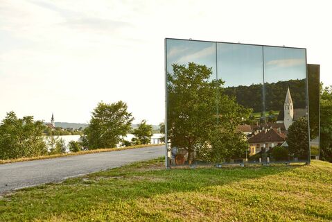Spiegelskulptur in Klein-Pöchlarn