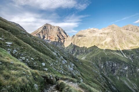 Aufstieg von der Gollinghütte zum Greifenbergsattel - der Hochgolling immer im Blick
