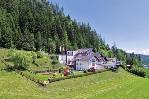 Hotel von Westen