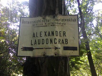 Abstecher zum Alexander Laudon Grab