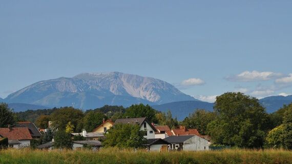 Bad Erlach mit Schneebergblick