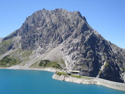 Lünersee mit Douglass Hütte