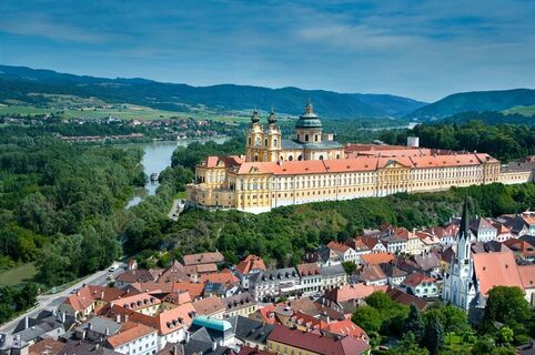 Altstadt von Melk und Benediktinerstift Melk © Donau Niederösterreich/www.extremfotos.com