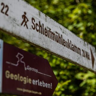 Beschilderung zur Schleifmühklamm