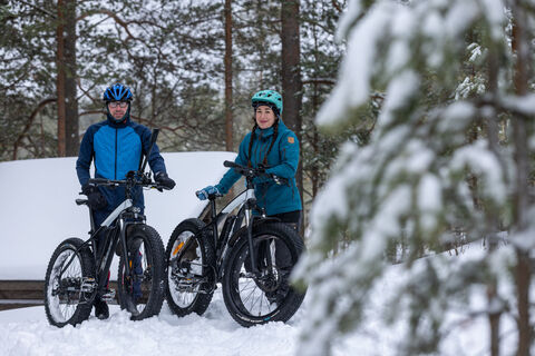 Leichte Winterfahrradroute zu den weißen Gewässern