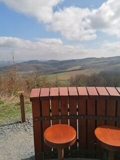 Waldtheke mit Aussicht am BierbrauWunderweg Grevenstein