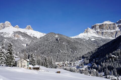 Canazei - Alba ©Archivio APT Val di Fassa