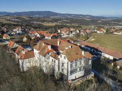Schloss Aichberg_Luftaufnahme_Oststeiermark