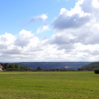 Purpen mit Blick auf die Schwäbische Alb