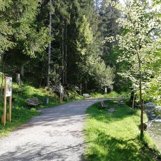 Der Weg endet beim Spielplatz und kann wieder retour gegangen werden