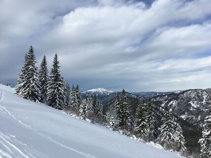Ausblicke auf die umliegende Bergwelt