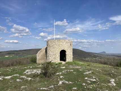 Fotografija s spletne strani Ákos Hagyó na poti