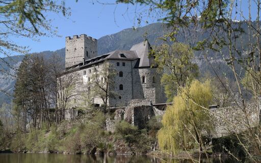 Schloss-Petersberg_17_04201.jpg