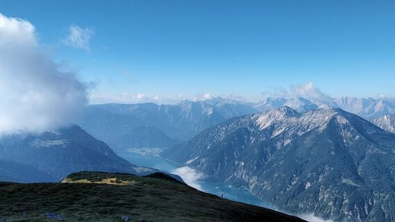 kurz vor dem Gipfel des Vorderunnutz - Aussicht zum Achensee