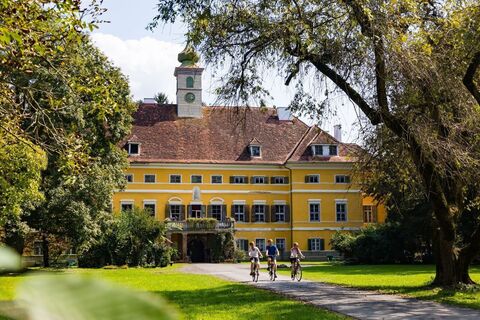 Empfehlenswert: Ein kurzer Abstecher ins Schloss Poppendorf