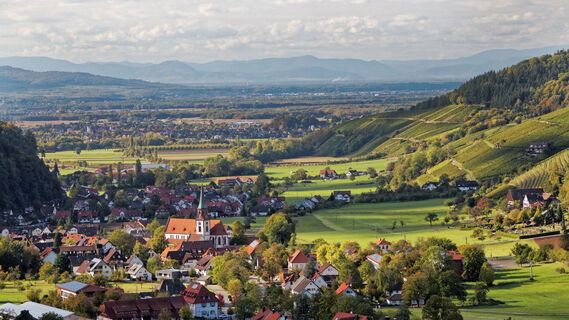 Blick über das Glottertal in den Breisgau Richtung Kaiserstuhl