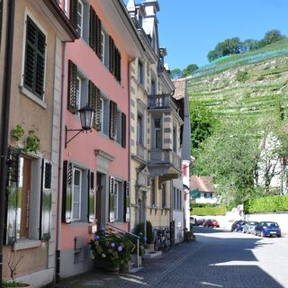 Mitten durch das Dorf
