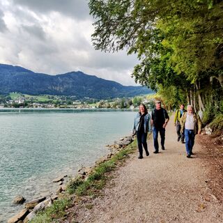 Der Uferweg am Wolfgangsee ist bereits Teil des Pilgerweges.