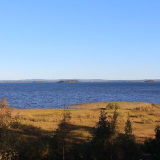 Wunderschöne Aussicht auf den See Oulujärvi
