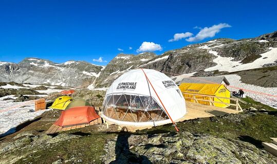 Vielleicht wird das "Basecamp" auf der Passhöhe auch 2025 weitergeführt