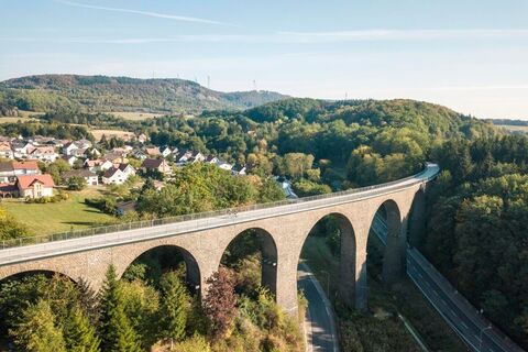Radfahren über das Viadukt bei Oberkirchen