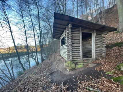 Schutzhütte an der Saale