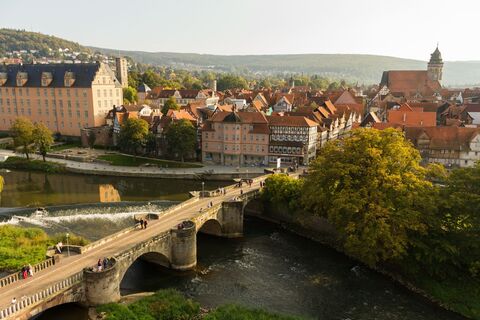 Historische Werrabrücke, im Hintergrund Welfenschloss Hann. Münden