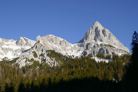 schon nach kurzer Zeit bietet sich ein traumhafter Blick auf den Riffel, Roßköpf und Kalbling