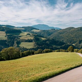 Panoramastraße in Edlitz mit Blick auf Schneeberg
