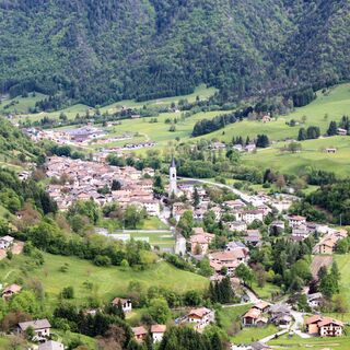 Tiarno di Sotto und die umliegende Landschaft