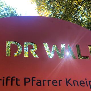 DR WALD meets Pfarrer Kneip. Auf dem Weg zur Kneipp-Anlage in Stützerbach