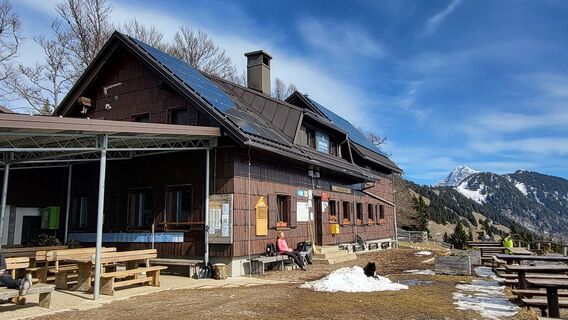 Fotografija s spletne strani Igor napast na poti