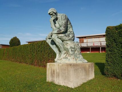 "Der Denker" von Rodin in einem Garden, Gleisdorf in der Oststeiermark