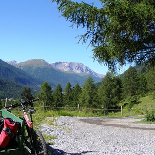Blick auf Piz Mezzaun (ob Madulain)