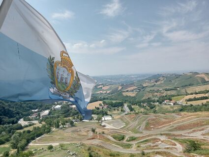 Fotografija s spletne strani simone ravasi na poti
