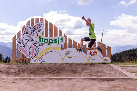 Weitspringen im Hopsiland Planai