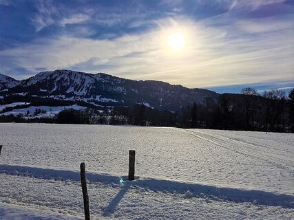Sonnige Langlaufloipe in Großdorf