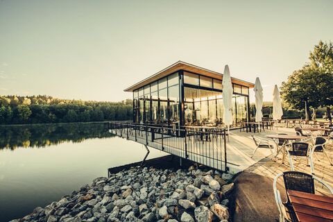 Restaurant mit Seeterrasse am Bucher Stausee