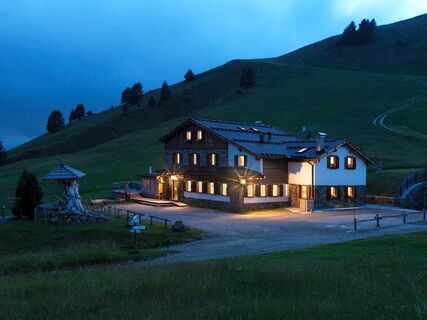 Lusia Hütte am Abend