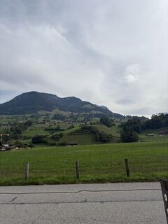 Fotografija s spletne strani Angeline Renaux na poti
