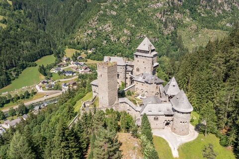 Burg Finstergrün (2).jpg