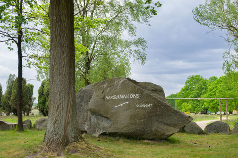 hermann-loens-stein-lueneburger-heide