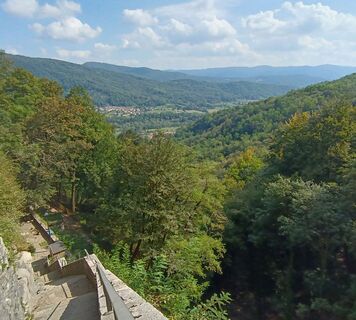 Panorama von der Höhle Antro, gelegen entlang der Route